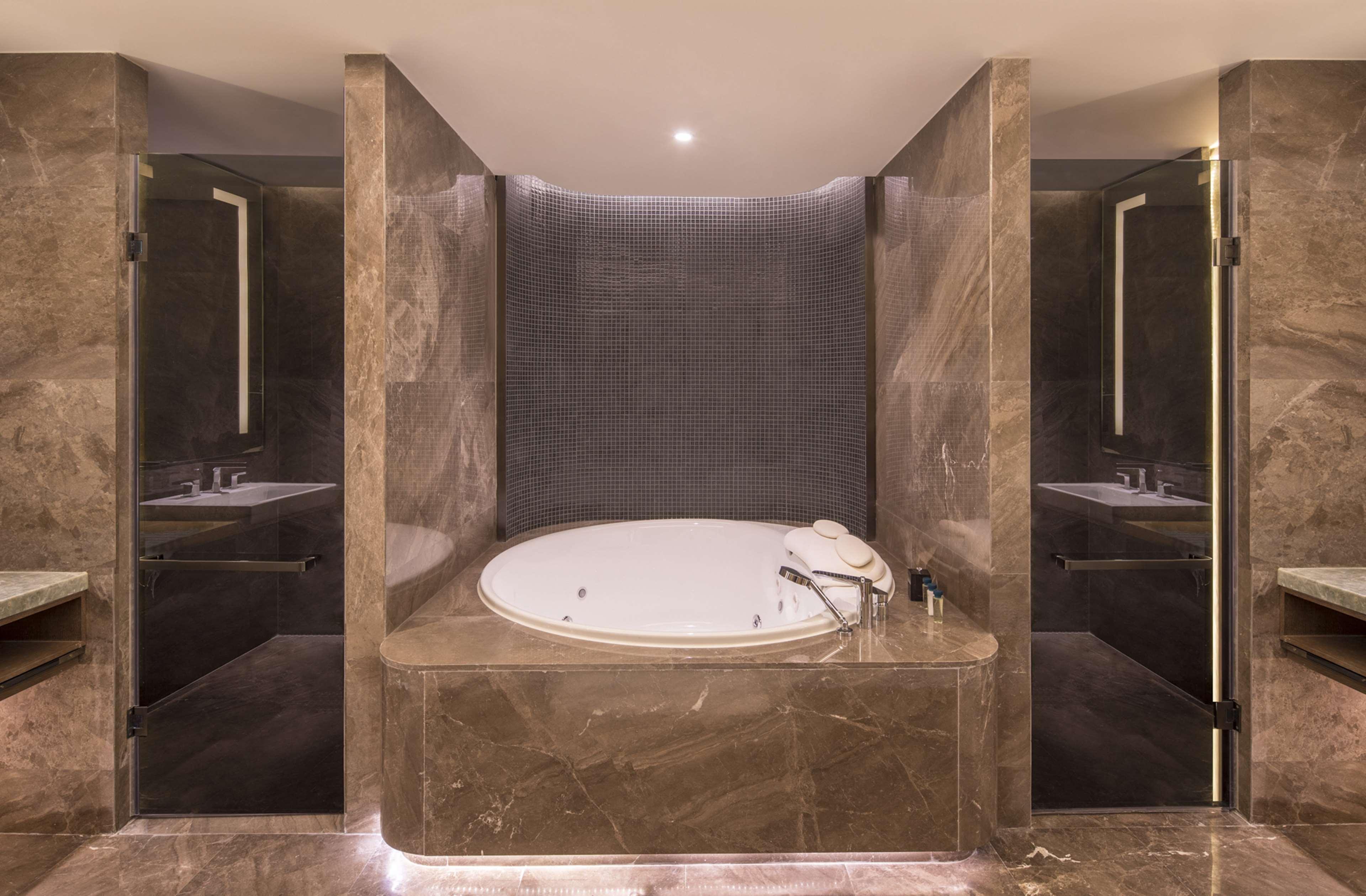 Doubletree By Hilton Hotel Shenzhen Longhua, Near Huawei, Foxcnn, Shenzhen North Railway, Uniwalk & Uniworld Shopping Mall, Sam'S Club Esterno foto