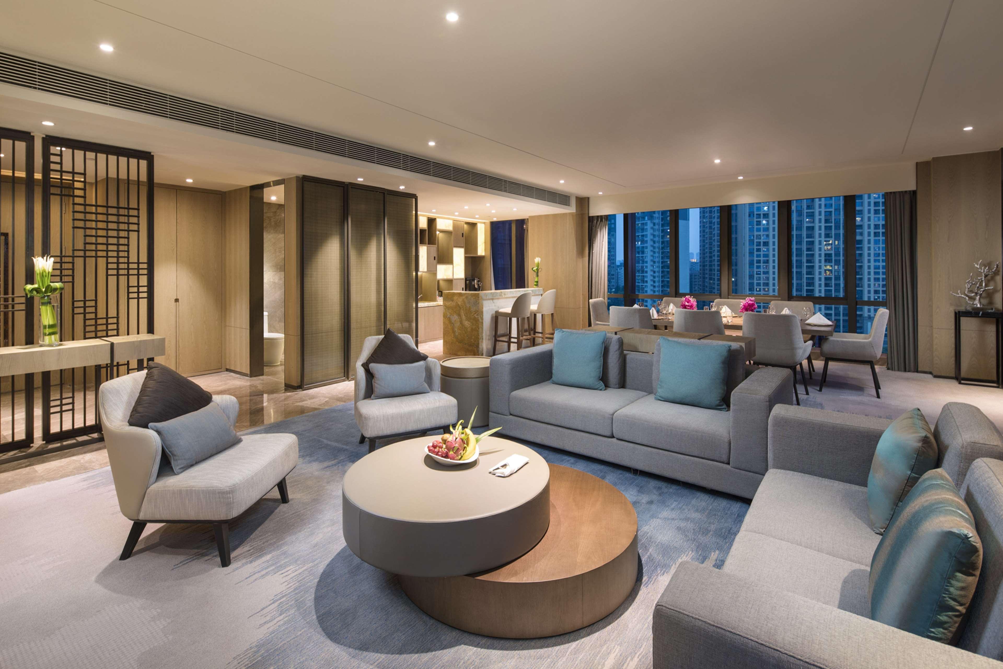 Doubletree By Hilton Hotel Shenzhen Longhua, Near Huawei, Foxcnn, Shenzhen North Railway, Uniwalk & Uniworld Shopping Mall, Sam'S Club Esterno foto